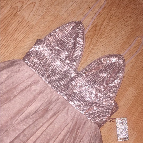 Forever 21 Dresses & Skirts - Forever 21 plunged SEQUIN tulle dress!! NWT 💗💕